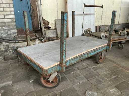 Tram industriale a scaffale