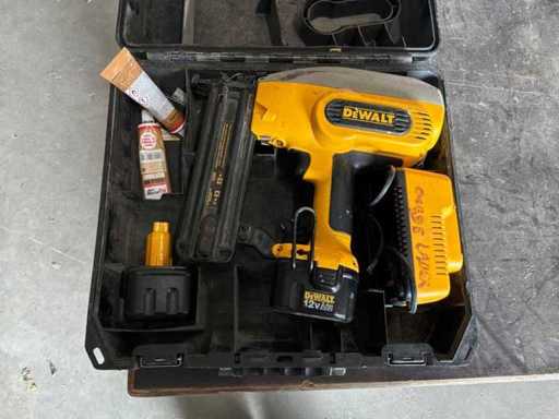 Pistolet do gwoździ Dewalt DC602
