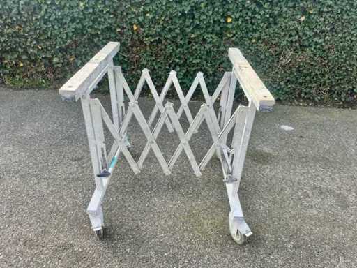 Grubau Harmonica trestle with wheels. (4x)