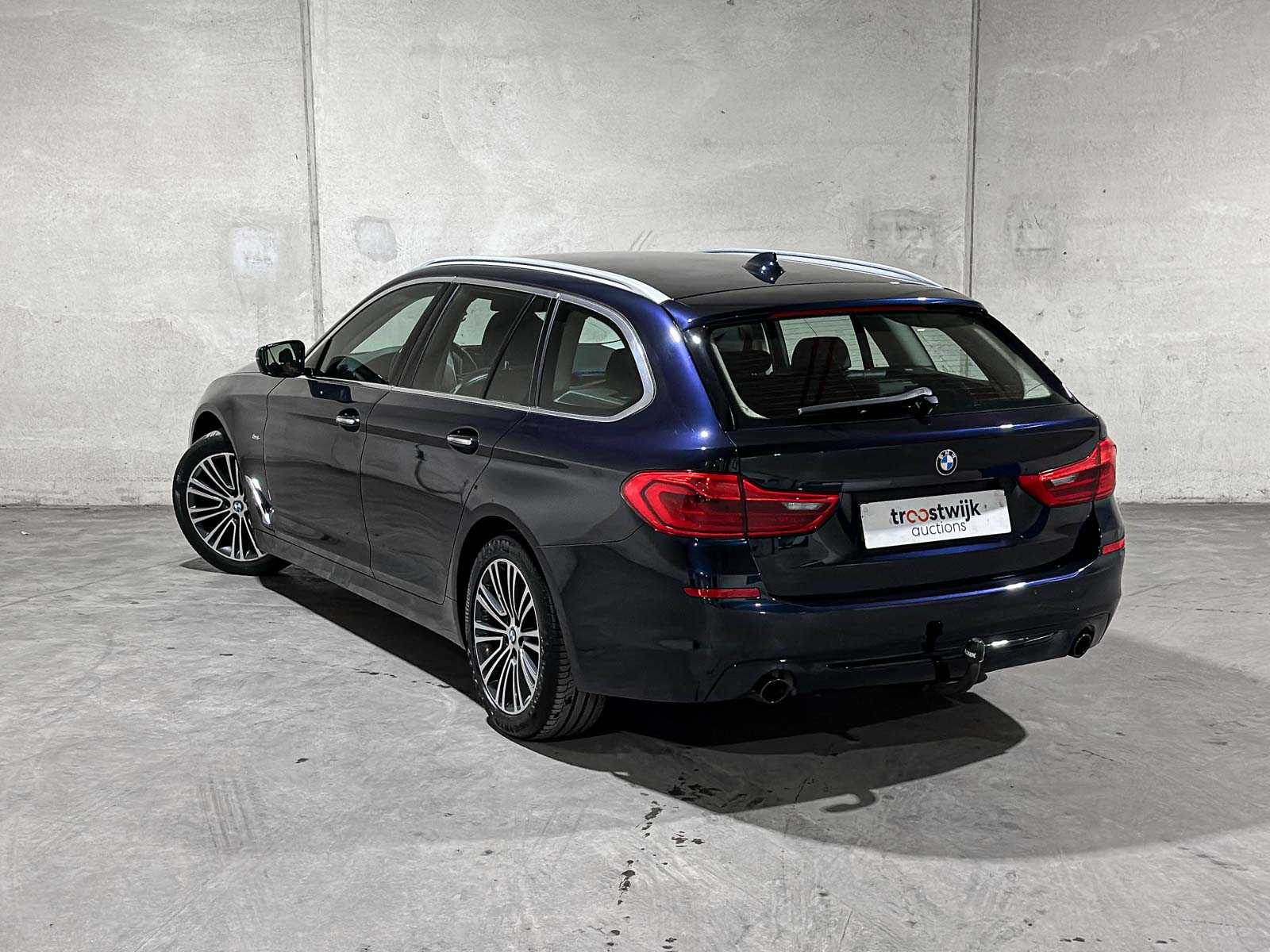 BMW 520i Touring High Executive Sport-Line 5-Series 184hp 2019, XG-208-V