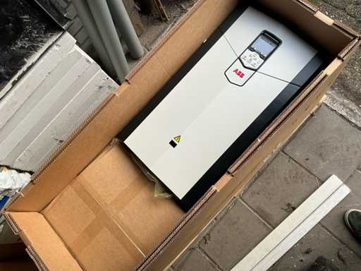 ABB - ACS880-01-430A-3 - Omvormer