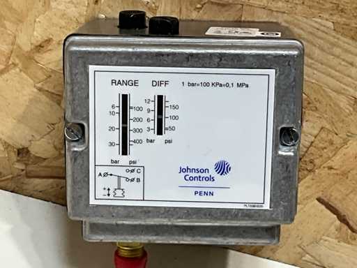 Johnson Controls P77AAW-9350 Pressure switch 3-30 Bar Diff 3 5-12 Bar Style 5 PED (2x)