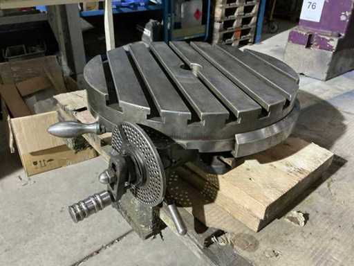 Rotation round table and countercenter