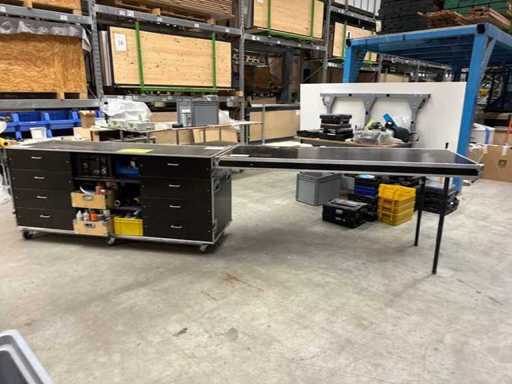 Werkzeugwagen Montagewagen Messe teilweise mit Inhalt Rollbahn