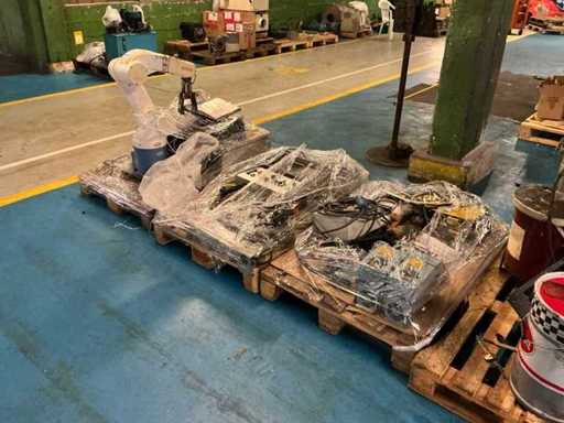 Various spare parts for machinery