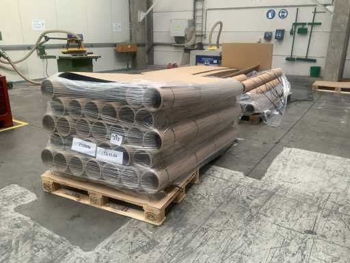 Palette Corex avec tubes en carton (2x)