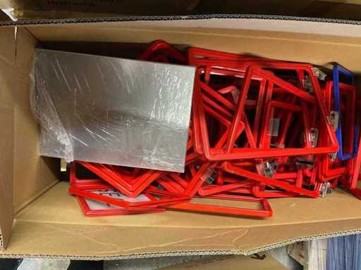 Labeling assortment with magnetic holder