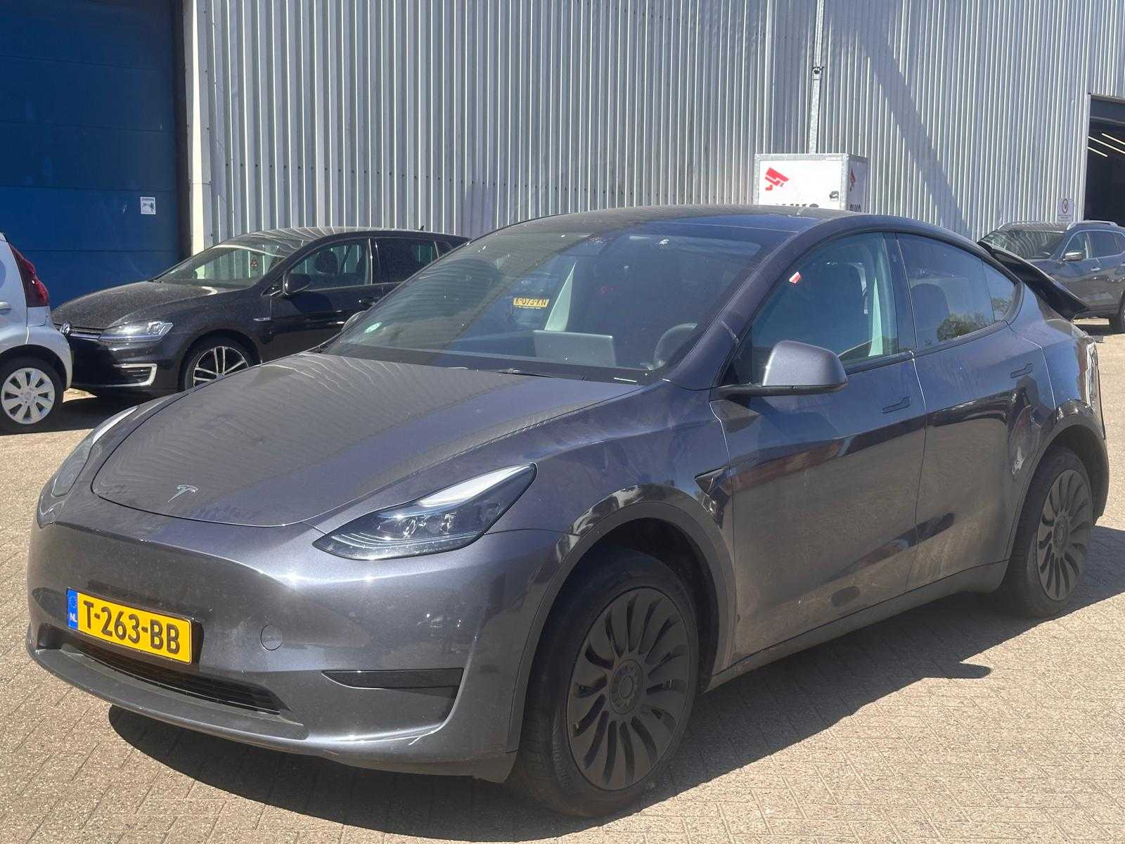 Tesla Model Y RWD 58 kWh Automatic T-263-BB