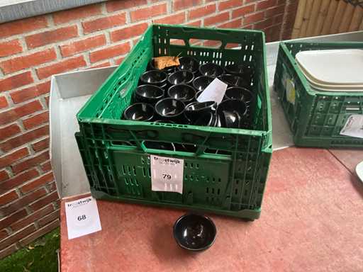 Batch of plastic jars