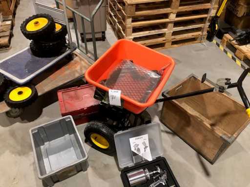 Lotto di carrelli, ruote, casse e spruzzatore di vernice usati e inutilizzati (14x)