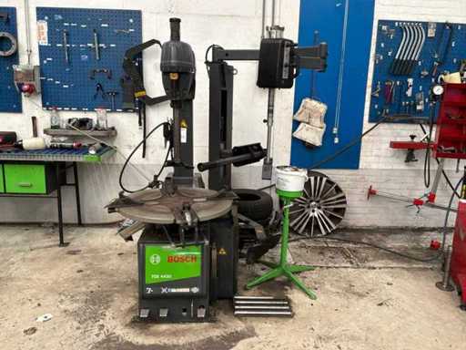 Bosch TCE 4430 2018 Dispositivo di rimozione e montaggio pneumatici con braccio ausiliario