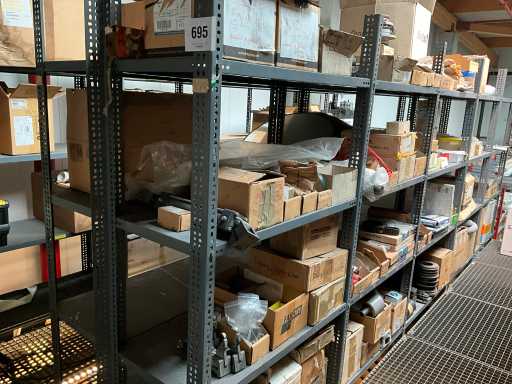 Diverses pièces de machine