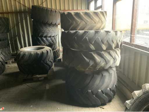 Diverse anvelope (22x) inclusiv pentru excavator