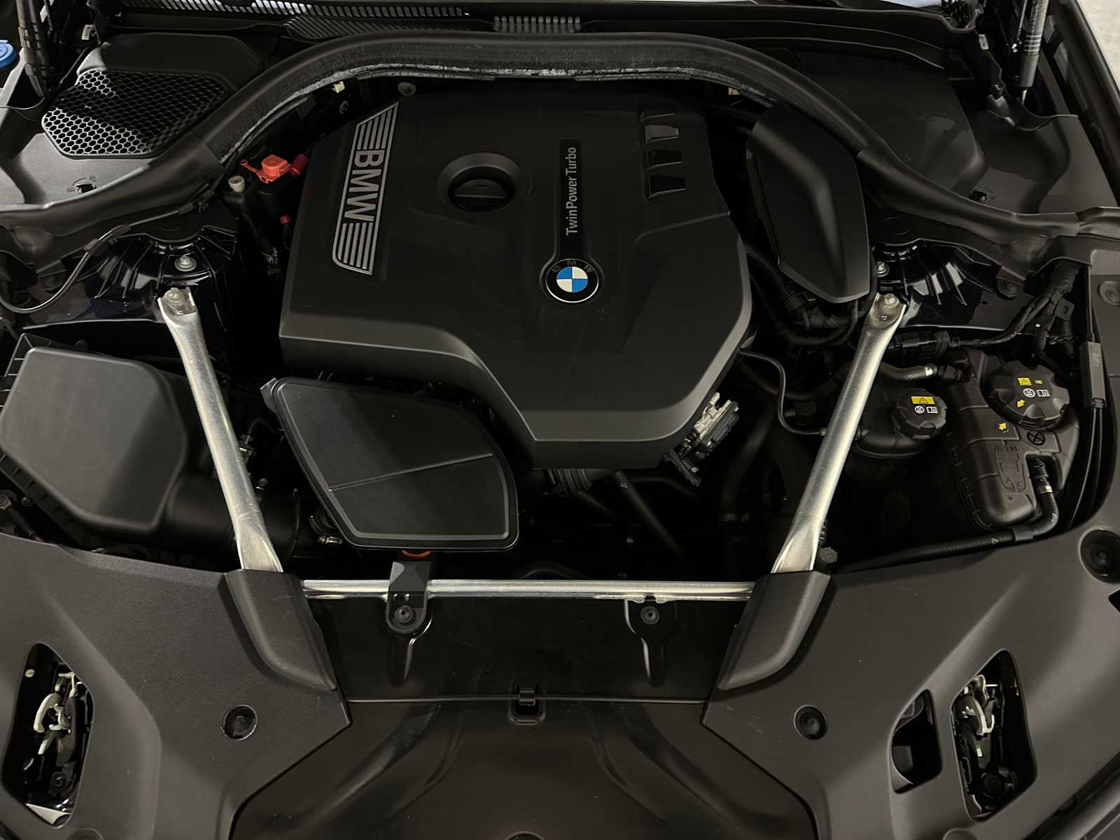 BMW 520i Touring High Executive Sport-Line 5-serie 184pk 2019, XG-208-V