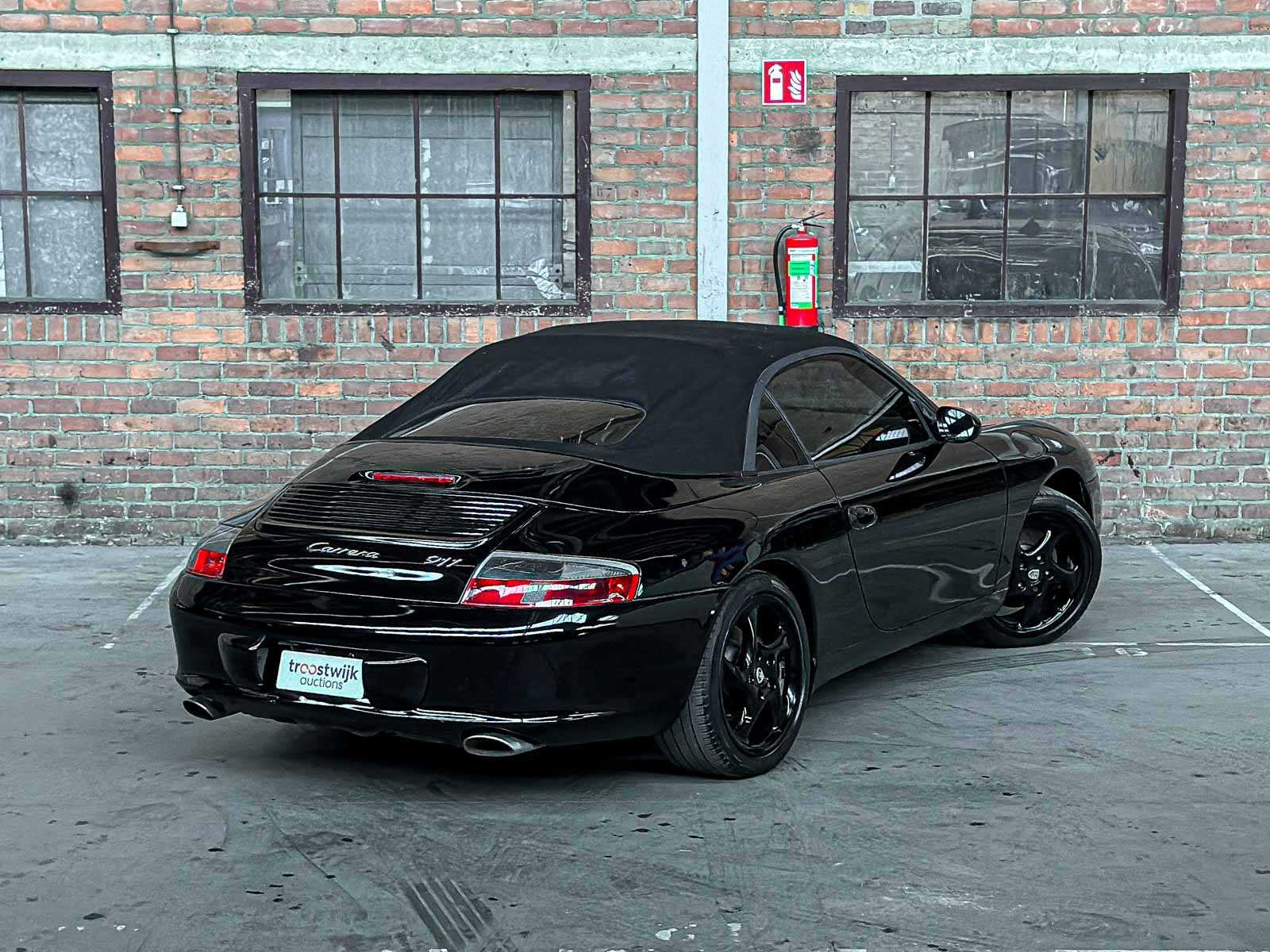 Porsche 911 Carrera 4 Cabriolet 3.6 996 320pk 2002 Youngtimer HANDGESCHAKELD 