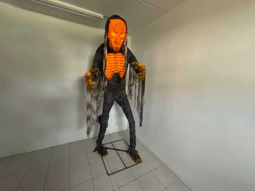 Poupée animatronique d’Halloween L10