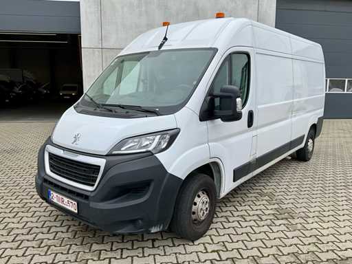 2023 Peugeot boxer light truck - 29000km - 3 Ppl. - towbar