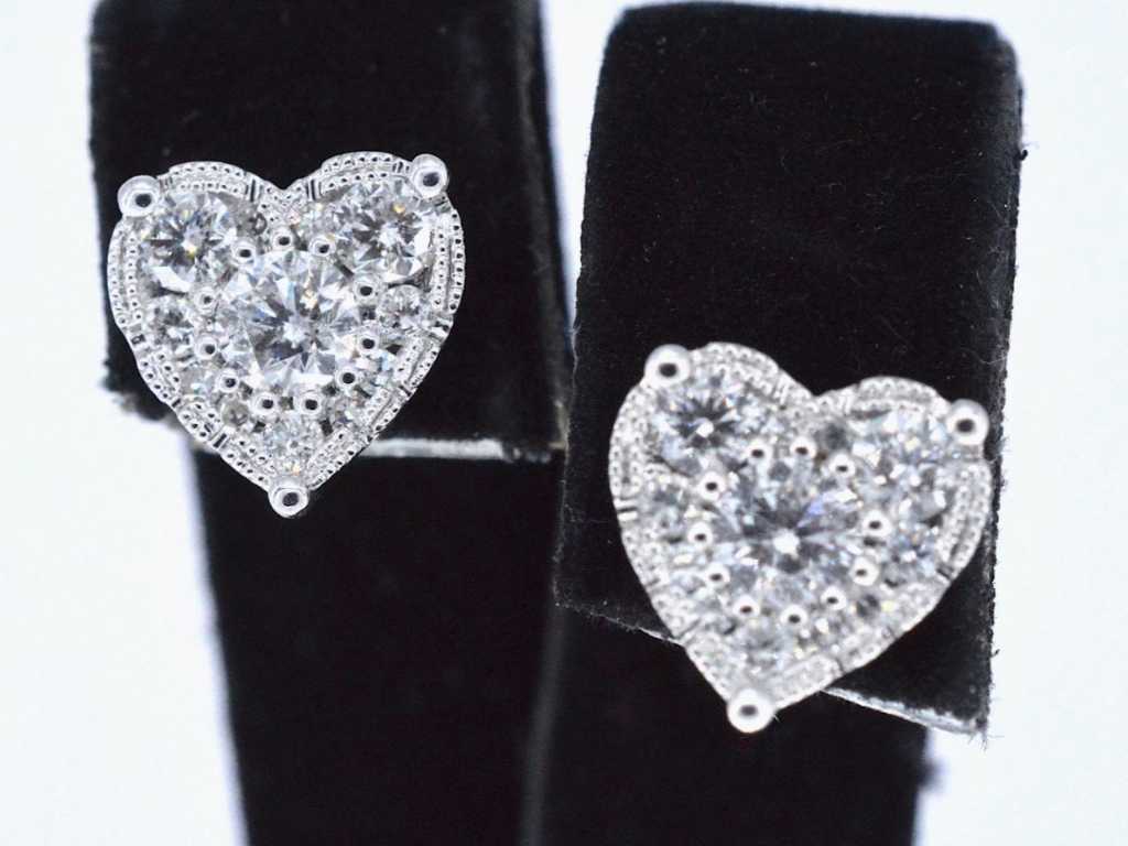 Witgouden oorbellen met diamanten in hartvorm