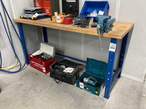 Table d’atelier avec étau