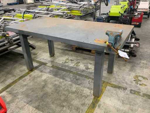 Work table with vice