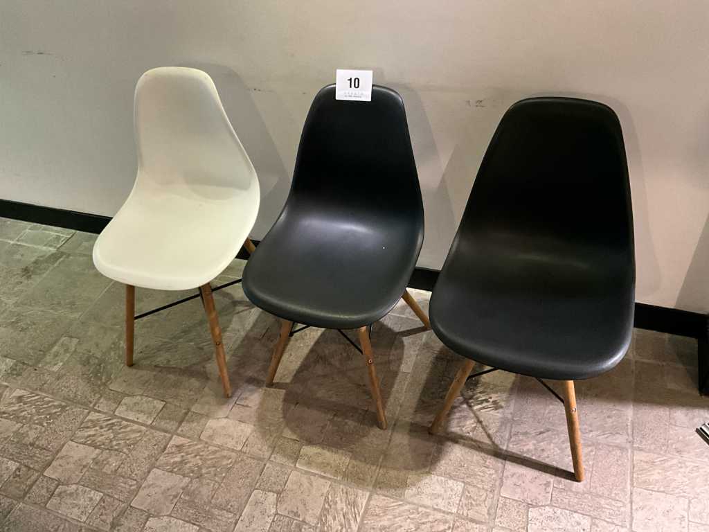 18 diverse stoelen