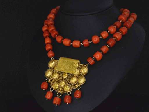Exclusief antieke Zeeuwse bloedkoralen ketting