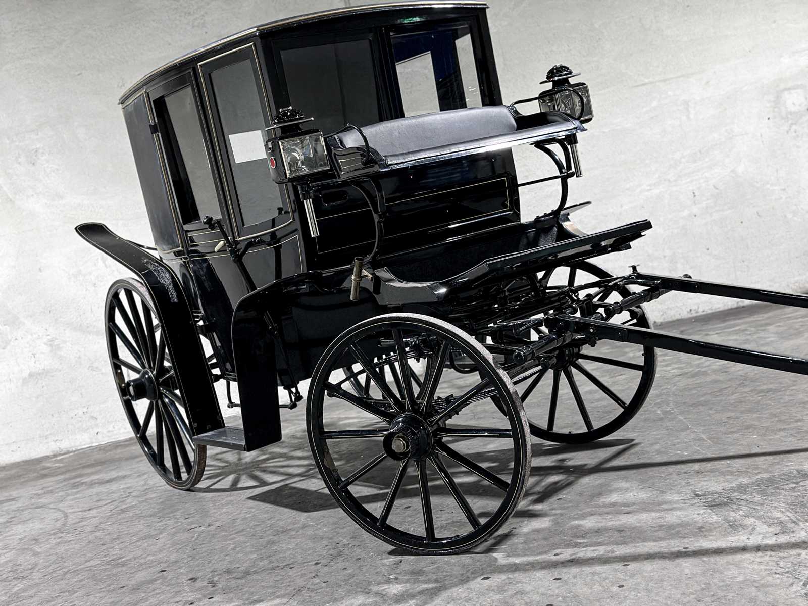 Carriage Berline Classic Horse-Drawn Carriage