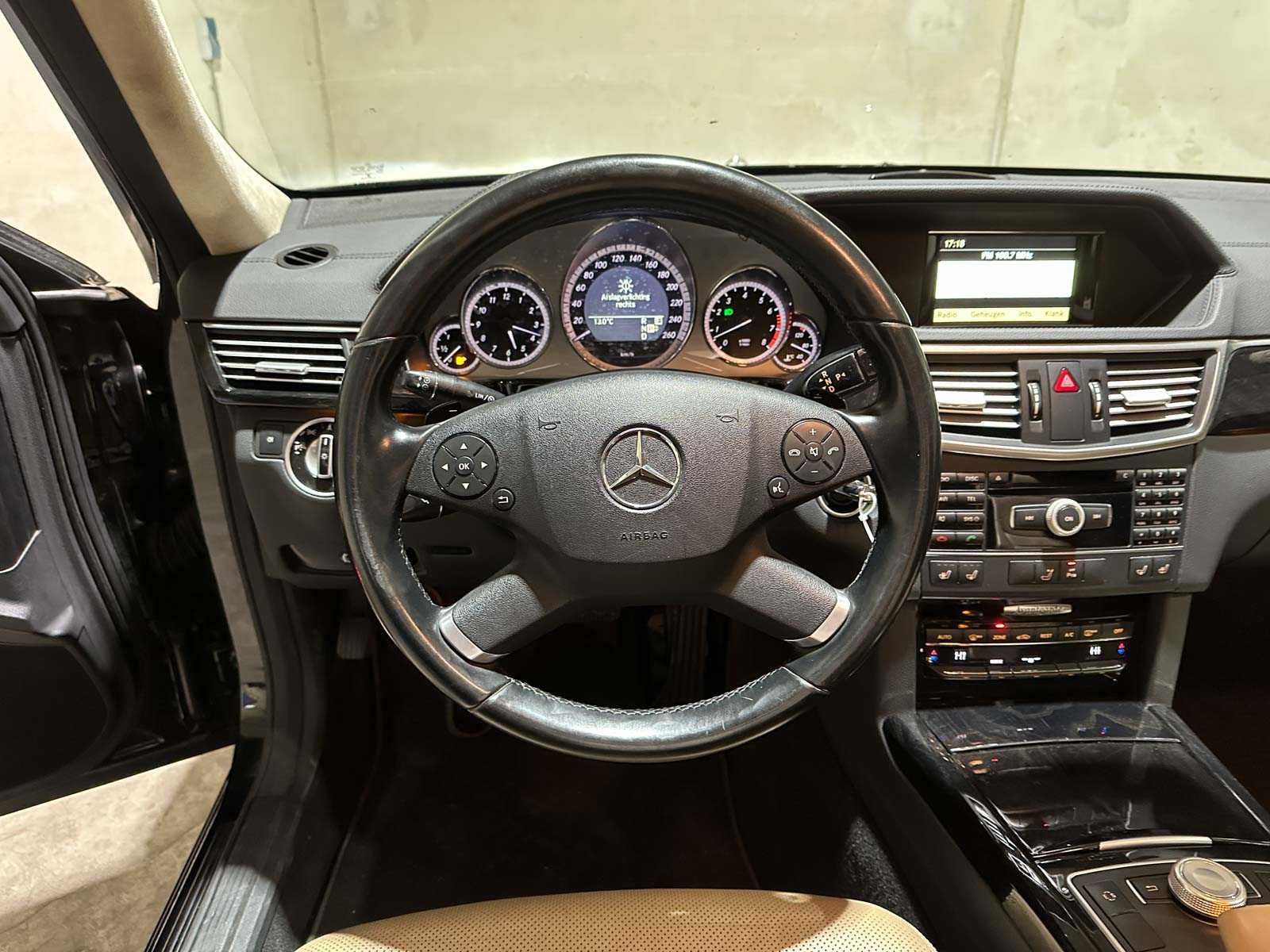 Mercedes-Benz E500 Avantgarde 5.5 V8 387hp 2011 E-Class, JKS-29-N