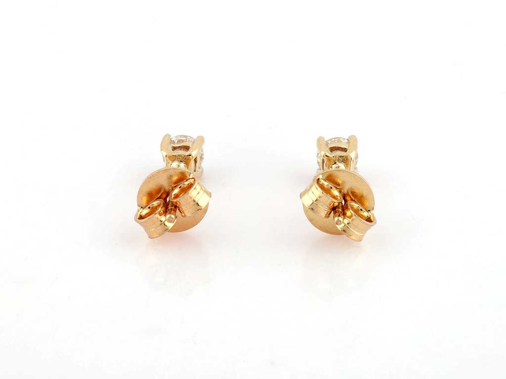 18 KT Yellow gold Earring with Natural Diamonds