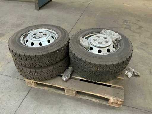 Pneumatico auto Good Year Cargo ultra grip (4x)