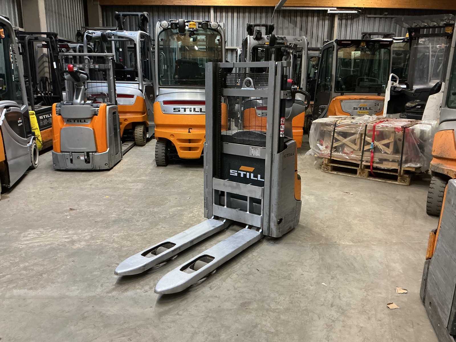 STILL – EXV10 – Stackers – 2018