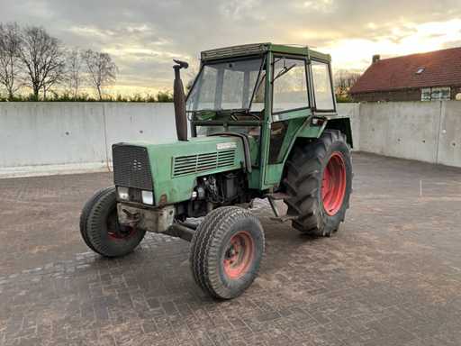 Trattore agricolo Fendt a trazione integrale 1980