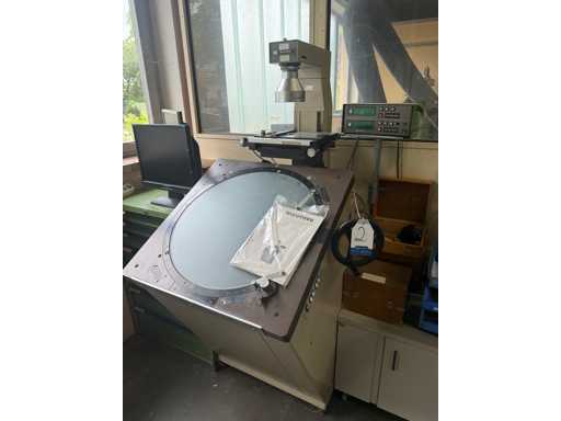 MITUTOYO PV 600 A Profile Projector