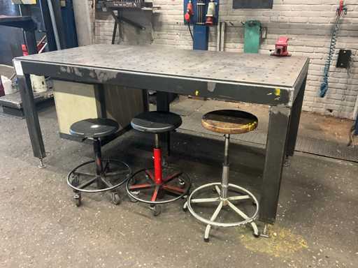 Welding table