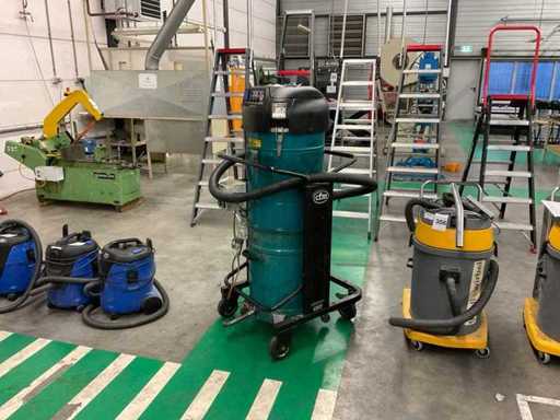 Aspirateur industriel Nilfisk-Cfm 137/100 l 2001