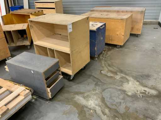 Various Tool and material trolley (5x)