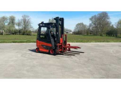 5f32d7b1-9f63-49b9-a8ea-750a93a9cc93.mp4