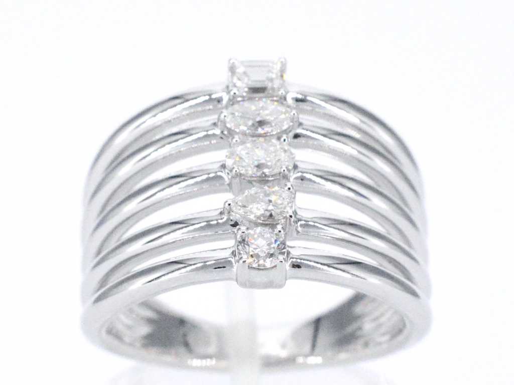 White gold ring with 5 special diamonds