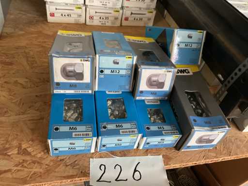 8 Schachteln Kugelnüsse