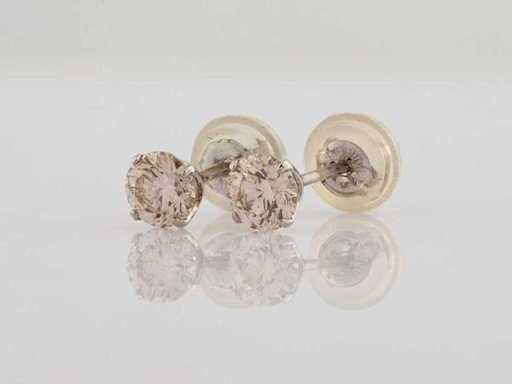 18 KT White gold Earring With Natural Diamond