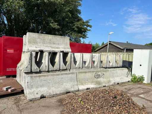 Betonbarrieren (27x)