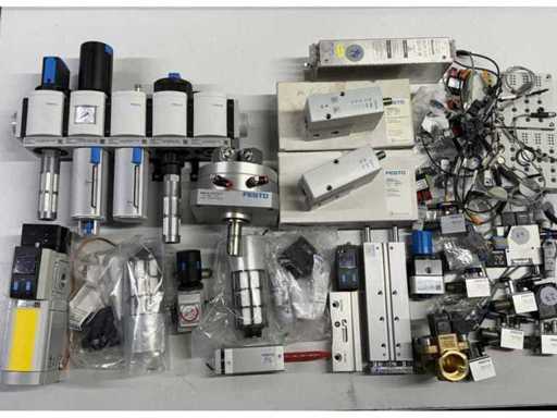 Collezione Pneumatica FESTO – Unità di manutenzione, cilindri, valvole e accessori