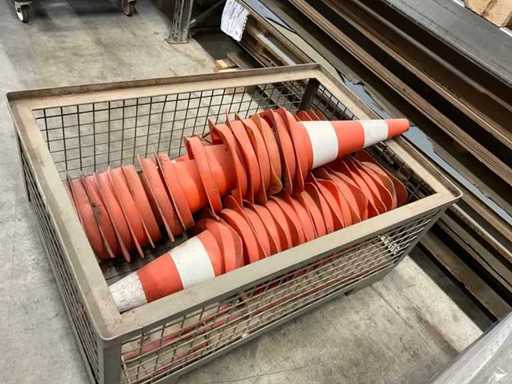 Pachołek ruchu, stożki z Lubeki, różne rozmiary, działka mieszana 50 cm, ok. 65 elementów