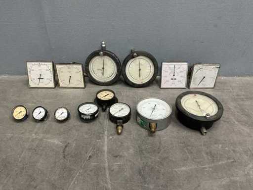 Série de différents manomètres (14x)