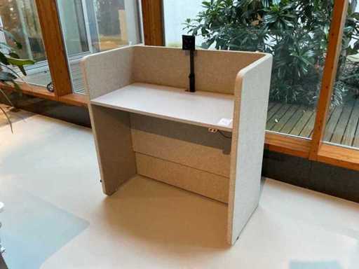 Striking Imagin Acoustic height-adjustable workstation