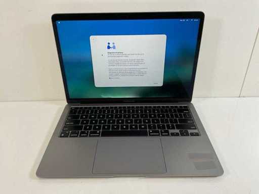 Apple MacBook Air 13", Apple M1, 8 GB RAM, 251 GB NVMe Laptop