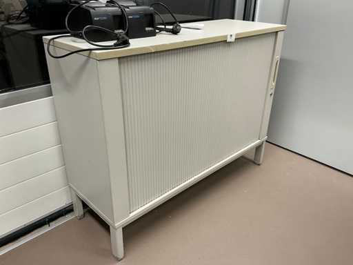 Dulap cu ușă venețiană de model inferior