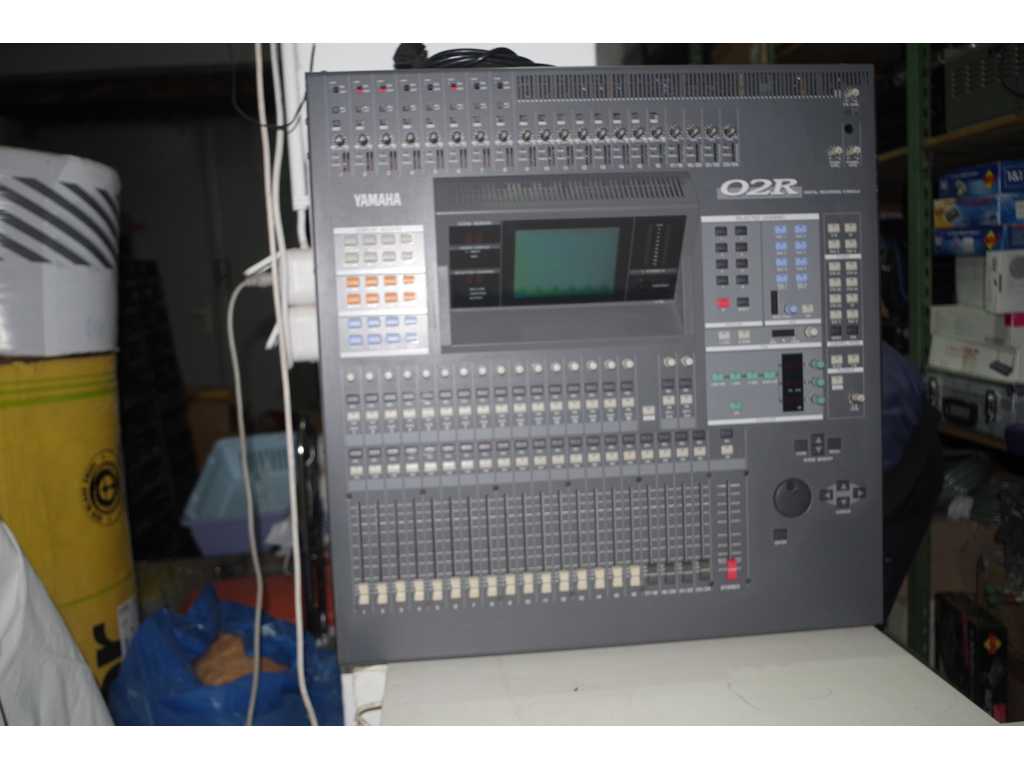 Yamaha 02R Version2 - Digital Mixer