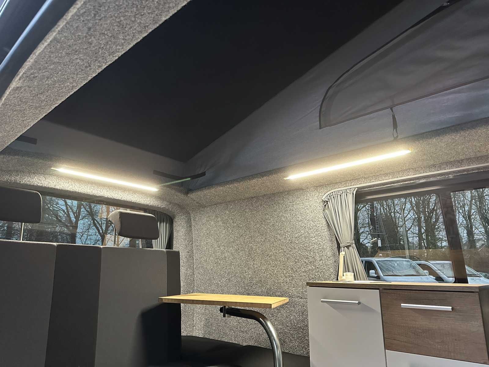 Volkswagen Transporter 7J0 T5 2.0 L1H1 84kW Camper 116pk 2012, HXR-32-F