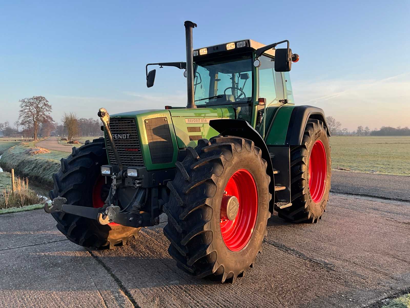 1996 Fendt Favorit 816 Turboshift All-wheel drive farm tractor